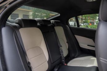 Jaguar XE 2.0i R-Sport Auto Euro 6 (s/s) 4dr
