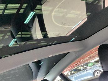 Tesla Model 3 Standard Range Plus Auto RWD 4dr