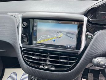 Peugeot 208 1.2 PureTech Allure Premium Euro 6 5dr