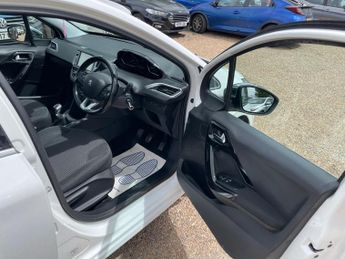 Peugeot 208 1.2 PureTech Allure Premium Euro 6 5dr