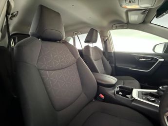 Toyota RAV4 2.5 VVT-h Design CVT 4WD Euro 6 (s/s) 5dr