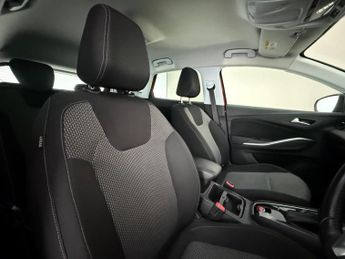 Vauxhall Grandland X 1.6 Turbo D BlueInjection SE Auto Euro 6 (s/s) 5dr