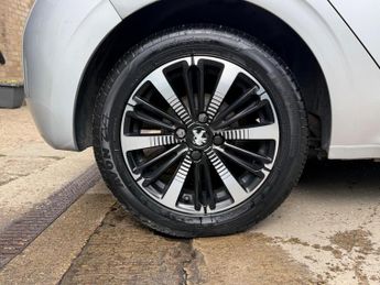 Peugeot 208 1.2 PureTech Allure Premium Euro 6 5dr
