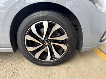 Volkswagen Golf 1.5 eTSI MHEV Active DSG Euro 6 (s/s) 5dr
