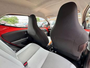 Toyota AYGO 1.0 VVT-i x-cite x-shift Euro 5 5dr Euro 5