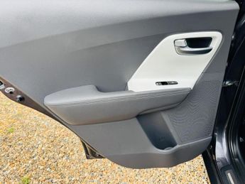 Kia Niro 1.6h GDi First Edition DCT Euro 6 (s/s) 5dr