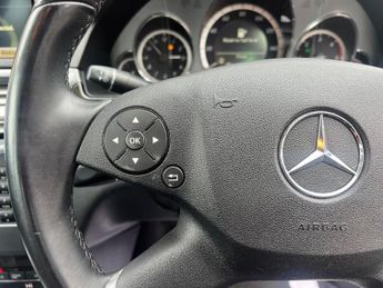 Mercedes-Benz E Class 2.1 E250 CDI BlueEfficiency Avantgarde Tiptronic Euro 5 4dr