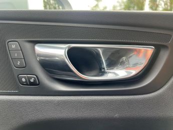Volvo XC60 2.0 D5 PowerPulse R-Design Pro Auto AWD Euro 6 (s/s) 5dr