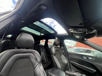 Volvo XC60 2.0 D5 PowerPulse R-Design Pro Auto AWD Euro 6 (s/s) 5dr