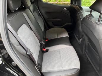 Renault Clio 1.6 E-TECH techno Auto Euro 6 (s/s) 5dr