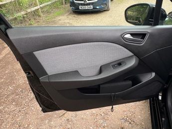 Renault Clio 1.6 E-TECH techno Auto Euro 6 (s/s) 5dr