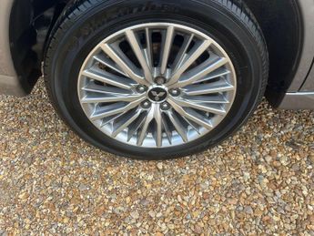 Mitsubishi Outlander 2.4h TwinMotor 13.8kWh Reflex Plus CVT 4WD Euro 6 (s/s) 5dr