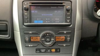 Toyota Auris 1.33 Dual VVT-i Colour Collection Euro 5 (s/s) 5dr