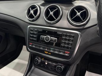 Mercedes-Benz GLA 2.1 GLA220d AMG Line (Premium Plus) 7G-DCT 4MATIC Euro 6 (s/s) 5