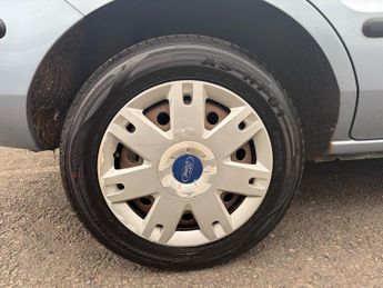 Ford Fusion 1.4 2 5dr