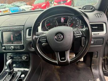 Volkswagen Touareg 3.0 TDI V6 BlueMotion Tech R-Line Plus Tiptronic 4WD Euro 6 (s/s