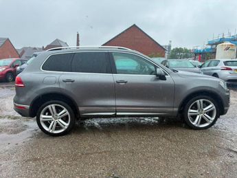 Volkswagen Touareg 3.0 TDI V6 BlueMotion Tech R-Line Plus Tiptronic 4WD Euro 6 (s/s
