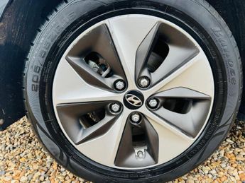 Hyundai IONIQ 28kWh Premium Auto 5dr