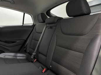 Hyundai IONIQ 1.6 h-GDi Premium DCT Euro 6 (s/s) 5dr
