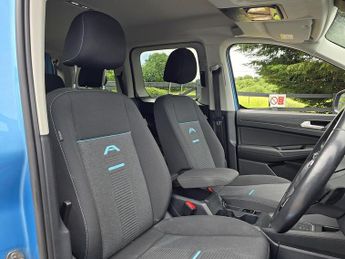 Ford Tourneo Connect 2.0 EcoBlue Active MPV 5dr Diesel DCT Euro 6 (s/s) (122 ps)