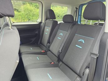Ford Tourneo Connect 2.0 EcoBlue Active MPV 5dr Diesel DCT Euro 6 (s/s) (122 ps)