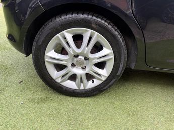 Vauxhall Corsa 1.4i 16v Design 5dr (a/c)