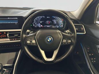 BMW 3 Series 2.0 330e 12kWh SE Pro Touring 5dr Petrol Plug-in Hybrid Auto Eur