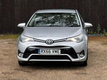 Toyota Avensis 2.0 D-4D Business Edition Euro 6 (s/s) 4dr