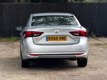 Toyota Avensis 2.0 D-4D Business Edition Euro 6 (s/s) 4dr