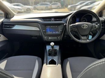 Toyota Avensis 2.0 D-4D Business Edition Euro 6 (s/s) 4dr