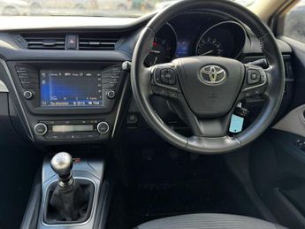 Toyota Avensis 2.0 D-4D Business Edition Euro 6 (s/s) 4dr