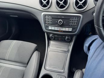 Mercedes-Benz GLA 1.6 GLA200 Urban Edition 7G-DCT Euro 6 (s/s) 5dr