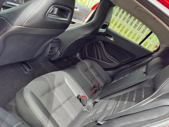 Mercedes-Benz GLA 1.6 GLA200 Urban Edition 7G-DCT Euro 6 (s/s) 5dr