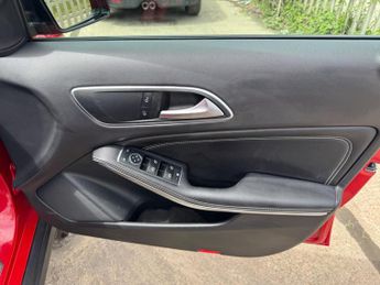 Mercedes-Benz GLA 1.6 GLA200 Urban Edition 7G-DCT Euro 6 (s/s) 5dr