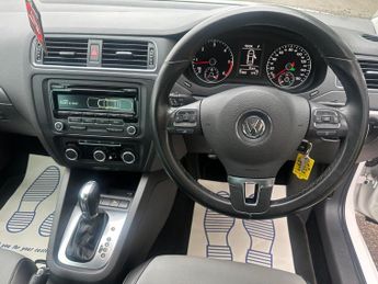 Volkswagen Jetta 2.0 TDI Sport DSG Euro 5 4dr