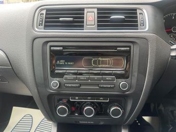 Volkswagen Jetta 2.0 TDI Sport DSG Euro 5 4dr