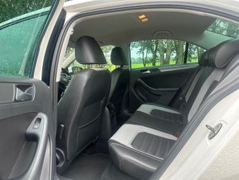 Volkswagen Jetta 2.0 TDI Sport DSG Euro 5 4dr