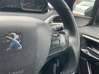 Peugeot 208 1.2 PureTech Signature Euro 6 (s/s) 5dr