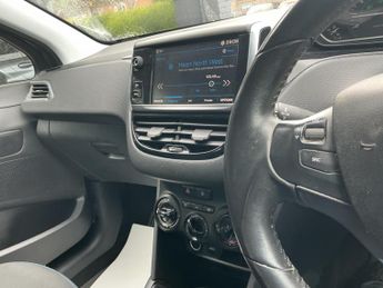 Peugeot 208 1.2 PureTech Signature Euro 6 (s/s) 5dr