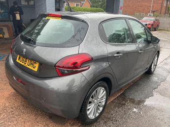 Peugeot 208 1.2 PureTech Signature Euro 6 (s/s) 5dr