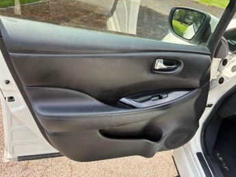 Nissan Leaf 40kWh N-Connecta Auto 5dr