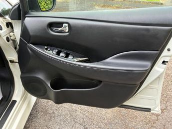 Nissan Leaf 40kWh N-Connecta Auto 5dr