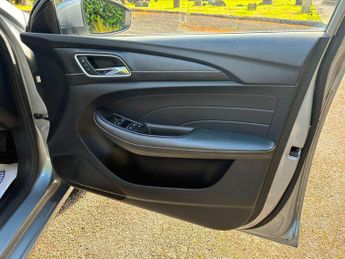 MG MG5 52.5kWh Exclusive Auto 5dr
