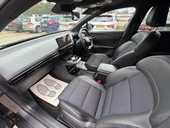 MG MG4 64kWh Trophy Long Range Auto 5dr