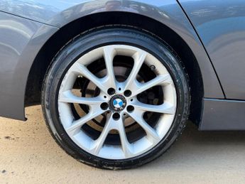 BMW 3 Series 2.0 320d Luxury Auto Euro 5 (s/s) 4dr
