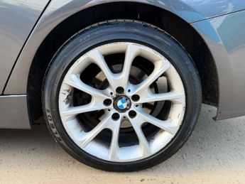 BMW 3 Series 2.0 320d Luxury Auto Euro 5 (s/s) 4dr
