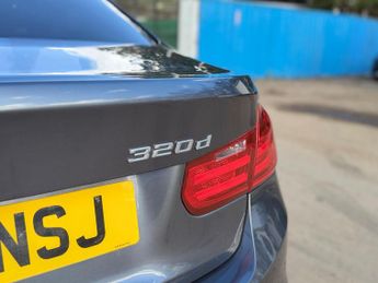 BMW 3 Series 2.0 320d Luxury Auto Euro 5 (s/s) 4dr