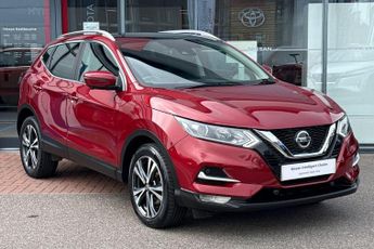 Nissan Qashqai 1.3 DiG-T (160ps) N-Connecta [Glass Roof]