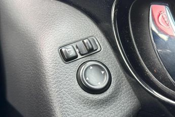 Nissan Qashqai 1.3 DiG-T (160ps) N-Connecta [Glass Roof]