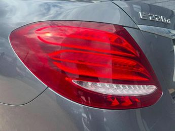 MERCEDES-BENZ E-CLASS 2.0 E220d SE Saloon 4dr Diesel G-Tronic+ Euro 6 (s/s) (194 ps) *